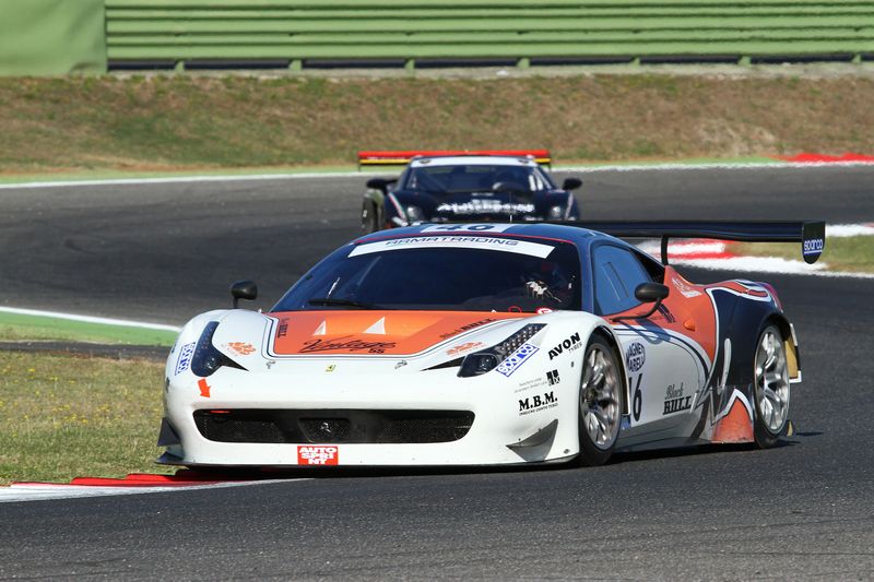Mirko Venturi (Ferrari 458 Italia) e Vito Postiglione (Porsche GT3R) in pole 