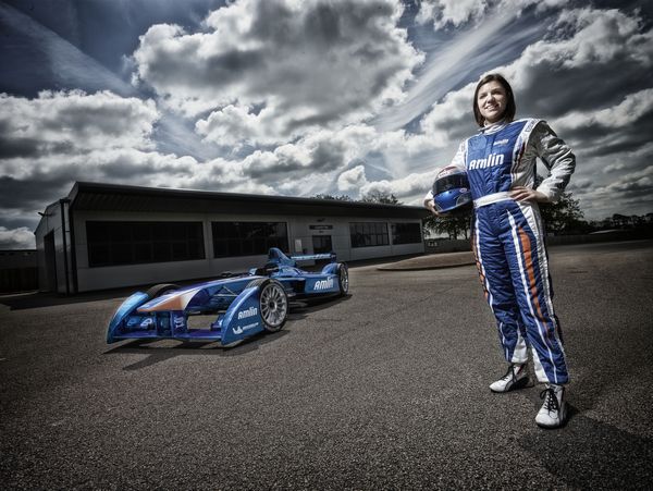 Katherine Legge è la prima donna a guidare  una Formula E