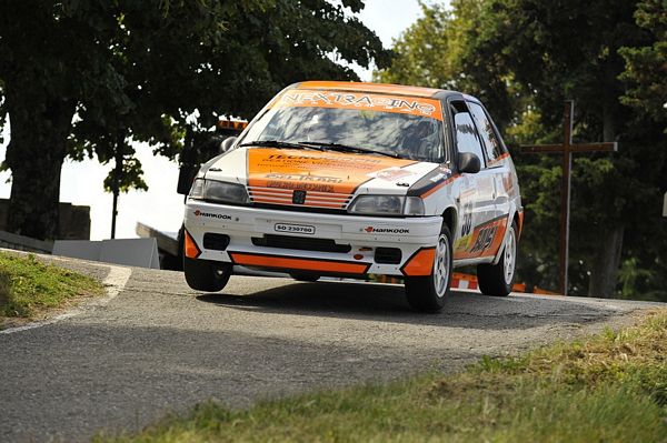 Giacomo Collodi in testa tra i copiloti del trofeo rally automobile club Lucca 