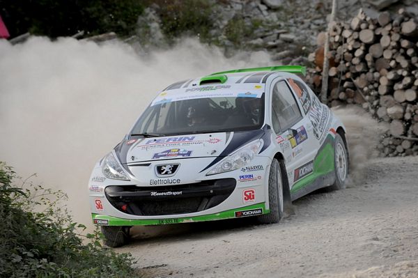 Power car team in cerca dellalloro al Rally dell'Adriatico