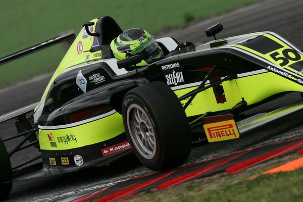 Formula 4  Joao Vieira a Monza per la vittoria