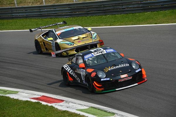 Pezzucchi-Romani (Porsche GT3R) si impongono nella seconda sessione di prove libere