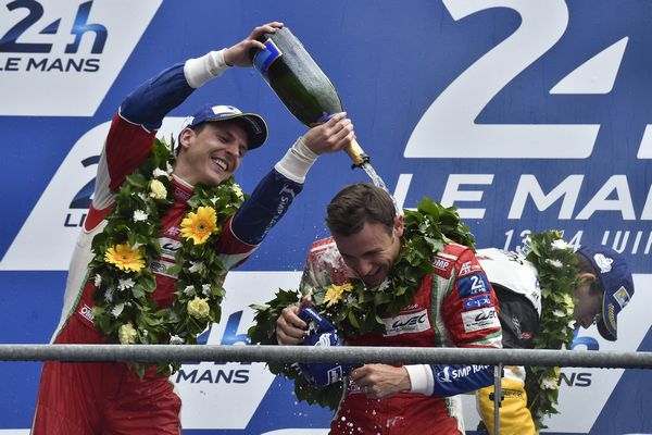 Rigon festeggia il podio di Le Mans con Calado