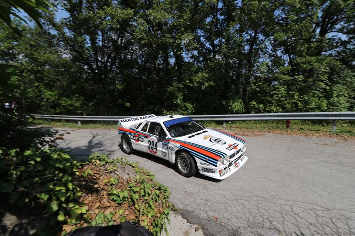 Bianchini in testa su Lancia Rally 037 RC