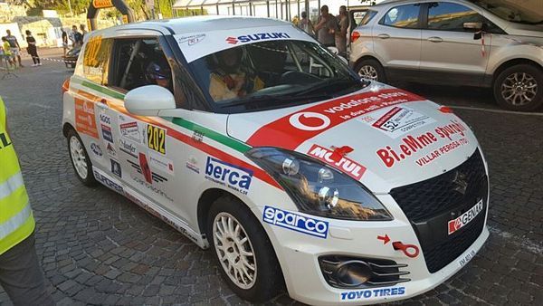 Rally del Friuli, Claudio Vallino davanti tra le Suzuki Swift