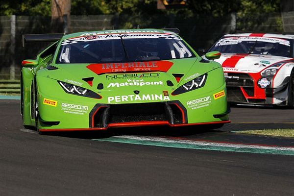 Imola, Bortolotti-Mul (Lamborghini Huracan) si impongono in gara-2