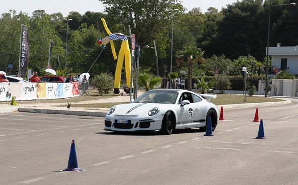 Ilario Introna su Porsche 911 GT3 vince lo Slalom Marina di San Cataldo 
