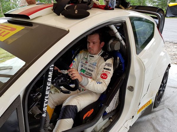 Kevin Gilardoni lassalto al rally del Ticino avverra su Fiesta WRC