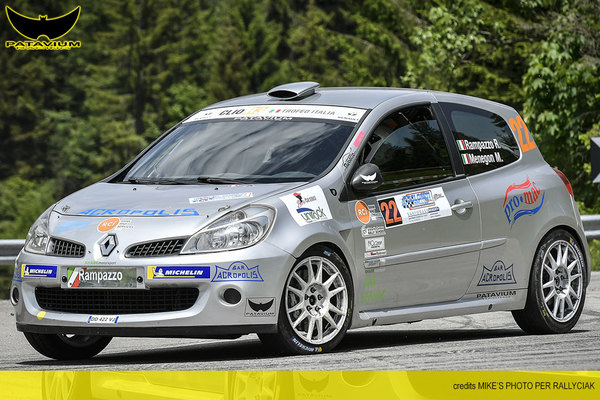 Renzo Rampazzo sul podio Dolomiti Rally R3C