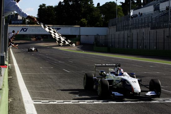 Nicholas Latifi  vince la sua prima gara a Vallelunga