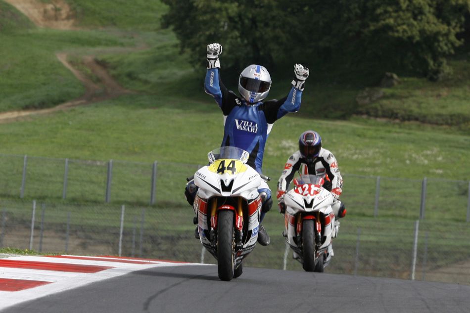  Leonardo Biliotti conquista la Yamaha R6 Cup 2012
