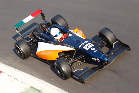 Thomas Jäger e Alex Bosak sono i piloti One Racing per la Formula .Renault  ALPS