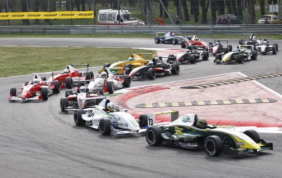Peccenini terzo a Monza nel Formula Challenge. In memoria di Bandini