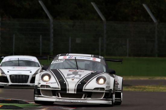 Monza, Passuti-Malucelli (Porsche GT3R) trionfano in gara-1