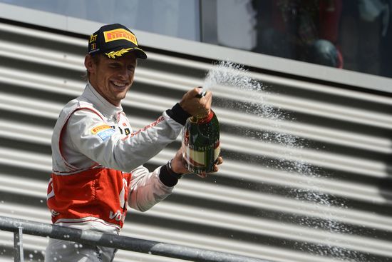 Jenson Button ottiene la sua seconda vittoria della stagione con Pirelli