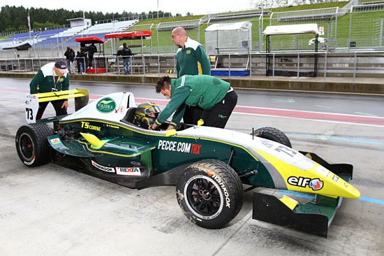 Ts corse a Zeltweg due volte al traguardo in Formula Renault