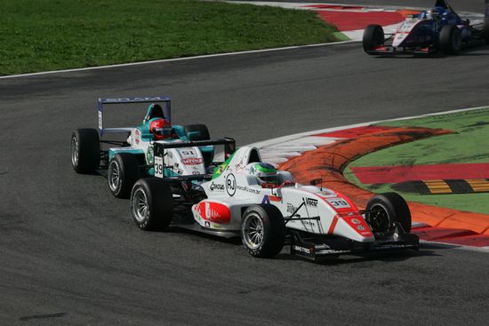 Formula Abarth European Series Antonio Giovinazzi  domina a Monza