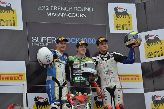Savadori a podio WSBK Magny-Cours - Il Team Italia FMI 