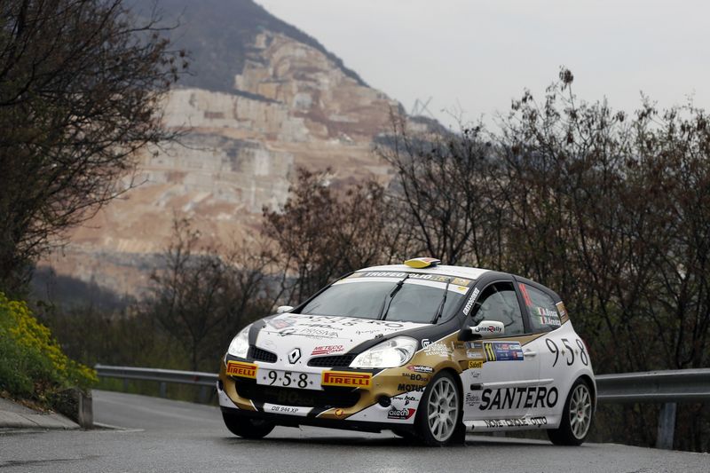 Rally Mille Miglia Renault in testa a produzione e junior