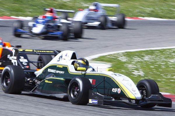 Scatta da Imola il 2014 di Peccenini nella F.Renault 2.0 Alps
