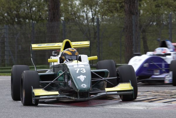Formula Renault ALPS Peccenini nella pioggia e in bagarre a Imola