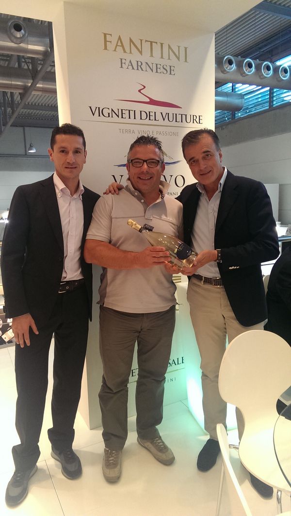 Farnese Vini official supplier del Team Pedercini Racing