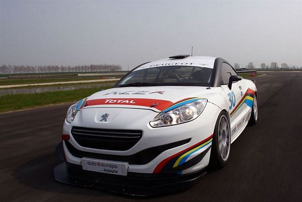 Il debutto della Peugeot RCZ-R Cup è a Franciacorta.