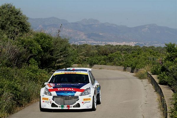 Paolo Andreucci ed Anna Andreussi, Peugeot 208 R5 T16, chiudono al comando