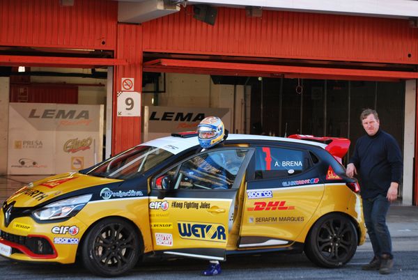 Alessandra Brena in azione con la Clio RS4