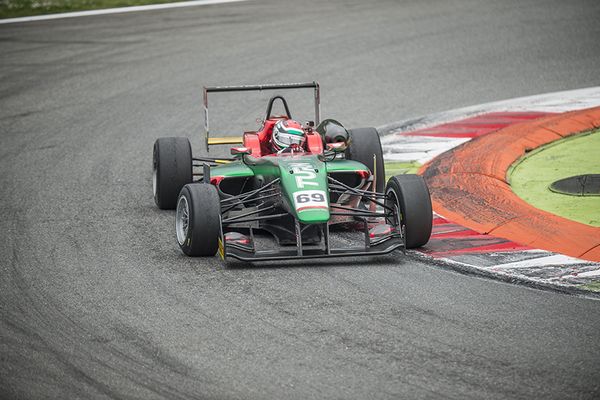 Zanasi vince Gara 1 della F2 Italian Trophy a Monza