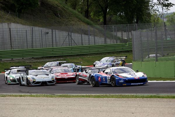 Vallelunga: tripletta Ferrari in GT3, duello Porsche-Lamborghini in GT Cup