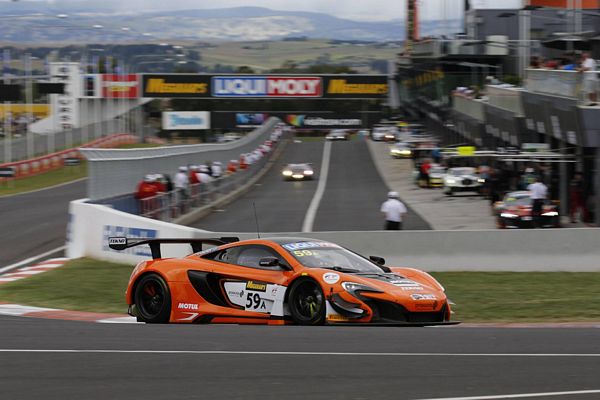 McLaren vince il Liqui Moly-Bathurst 12 ore e porta la sfida intercontinentale GT