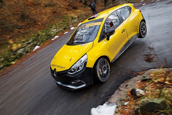 Luca Panzani con la Clio R3T  nel Campionato Italiano Rally