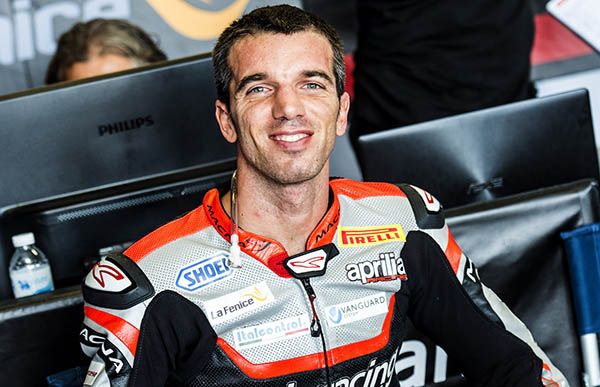 Alex De Angelis operato al braccio destro