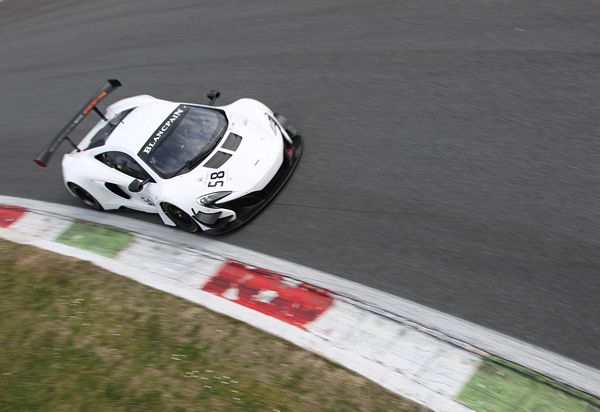 Alex Fontana completa due giorni di test a Monza con McLaren GT