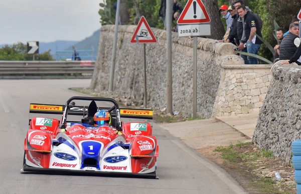 Magliona vince a Fasano in una domenica bestiale