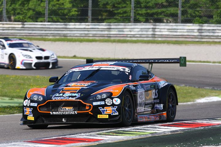 A Imola la Solaris Motorsport in cerca del primo podio per l'Aston Martin Vantage GT3