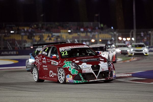 Romeo Ferraris torna in zona punti nel TCR a Singapore