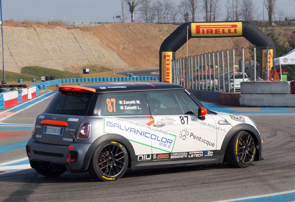 Elite Motorsport dà spettacolo con Valsecchi e Zanetti a Franciacorta