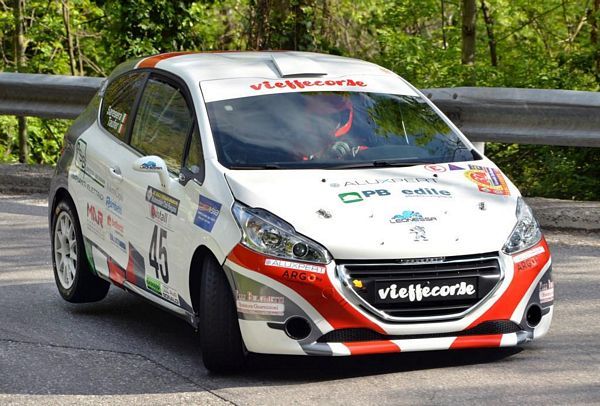 Leonessa Corse  e Gianluca Saresera  sul podio del Rally delle Prealpi Orobiche 