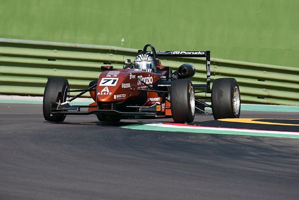 F2 Italian Trophy Riccardo Ponzio domina Gara 1 a Imola