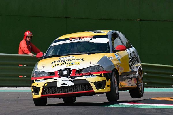 Giovanni Grasso trionfa ad Imola con Akadi Motorsport  