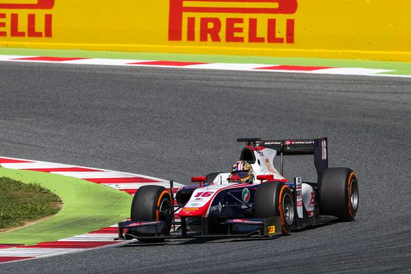 FIA F2 Championship, Barcellona, Feature Race report 