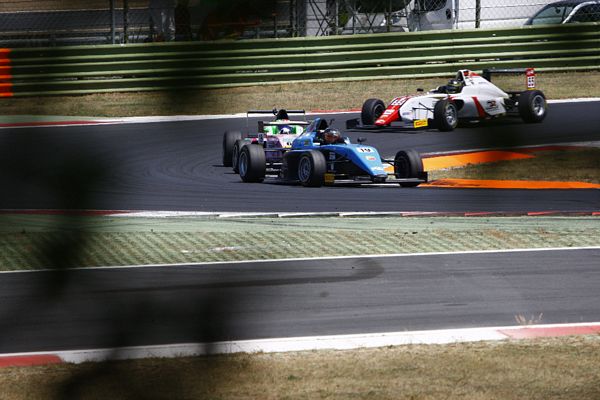 F4 Giacomo Bianchi in zona punti anche a Vallelunga