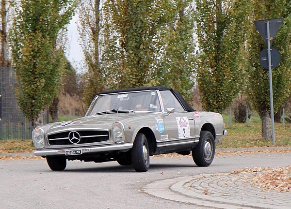 Giacoppo e Grillone Tecioiu Mercedes 230 SL 