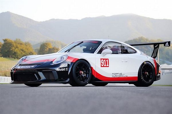 SVC con AB Racing - Centri Porsche di Roma nella Carrera Cup Italia 2018
