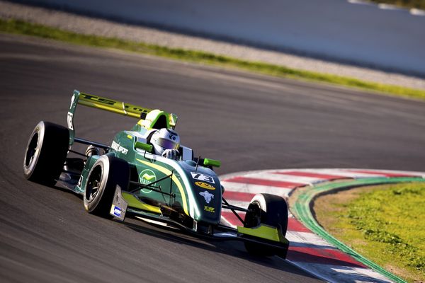 Peccenini VdeV Magny-Cours