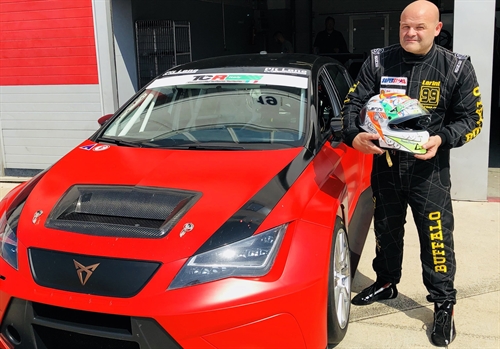 Andrea Larini, con Pit Lane Competizioni sulla Cupra campione in carica di TCR Italy