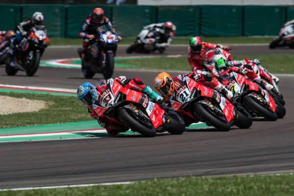 Il team Aruba.it Racing - Ducati sul podio ad Imola con Melandri