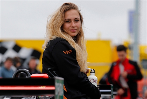 Sophia Florsch e Van Amersfoort Racing Formula Regional